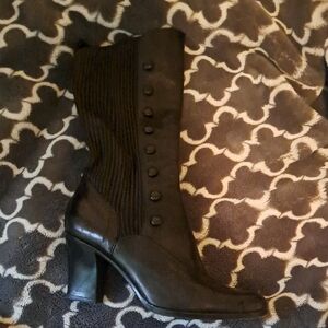 Vero Cuoio Black Heeled Boots